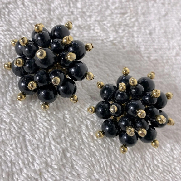 Vintage Handmade Black & Gold Beads Cluster Clip On Earrings - Picture 1 of 7